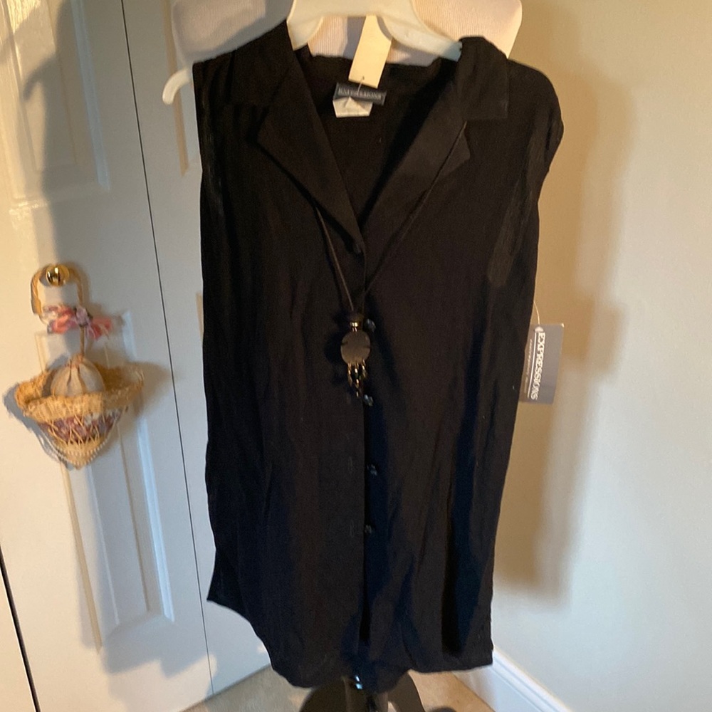 NWT Expressions Woman’s Black Sleeveless Blouse with Necklace